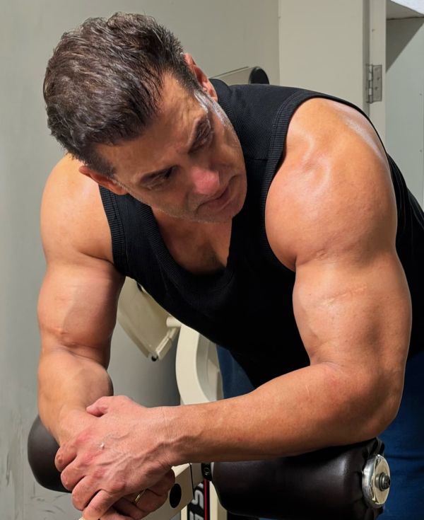 Salman Khan fit even at the age of 60 Salman Khan fit even at the age of 60