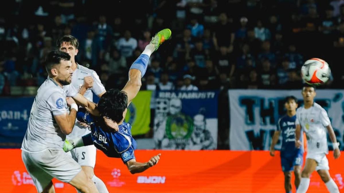 CUPLIKAN LAGA - Momen laga PSIM Yogyakarta kontra Madura United di Stadion Sultan Agung, Bantul, Minggu (17/5/2026). Hasil babak 1 PSM Makassar kontra Persib Bandung, Thom Haye kirim sinyal juara ke Bobotoh, skor 0-1.
