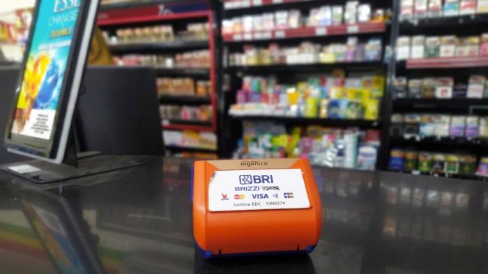 AGEN BRILINK KEMUDO - Penampakan mesin Electronic Data Capture (EDC) untuk transaksi non-tunai di Agen BRILink BUMDes Kemudo, Kecamatan Prambanan, Kabupaten Klaten, Jawa Tengah.