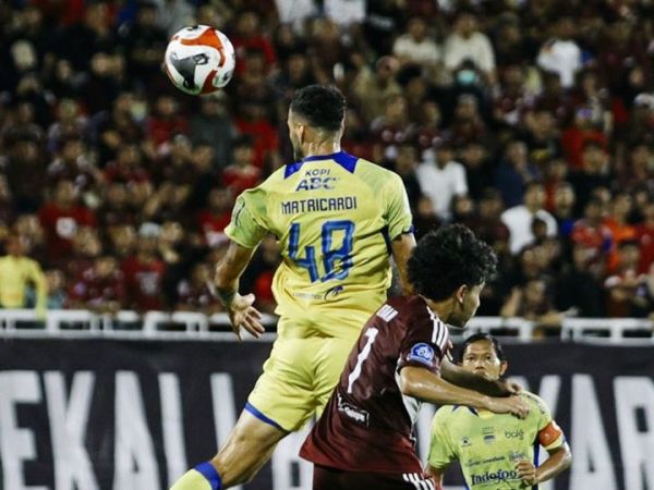 Kemenangan Persib atas Borneo membuat mereka selangkah lagi menjadi juara.