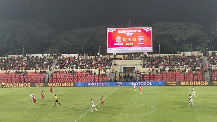 SUPER LEAGUE - Suasana laga pekan ke 33 BRI Super League 2025/2026, Persijap Jepara Vs Borneo FC di Stadion GBK Jepara, Minggu (17/5/2026) malam. Laga tersebut berakhir imbang dengan skor 0-0.