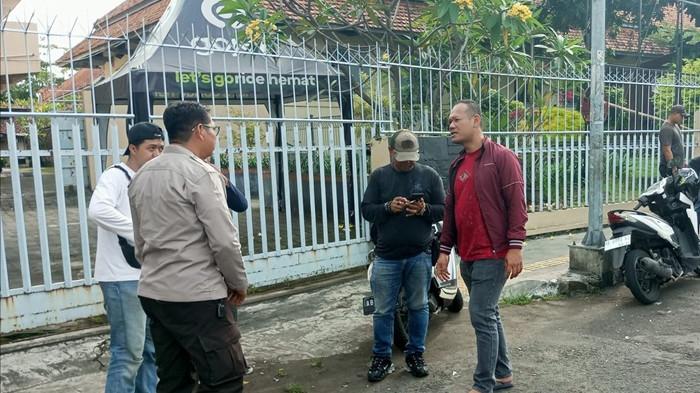 OLAH TKP - Petugas Kepolisian melakukan olah tempat kejadian perkara (TKP) dugaan klitih di Jalan Yos Sudarso, Kota Yogyakarta, Minggu (17/5/2026)