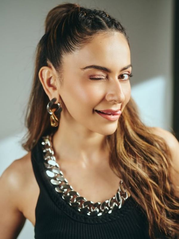 Rakul Preet Singh Keeps It Sharp And Stylish In Relaxed Power Dressing Look 997543