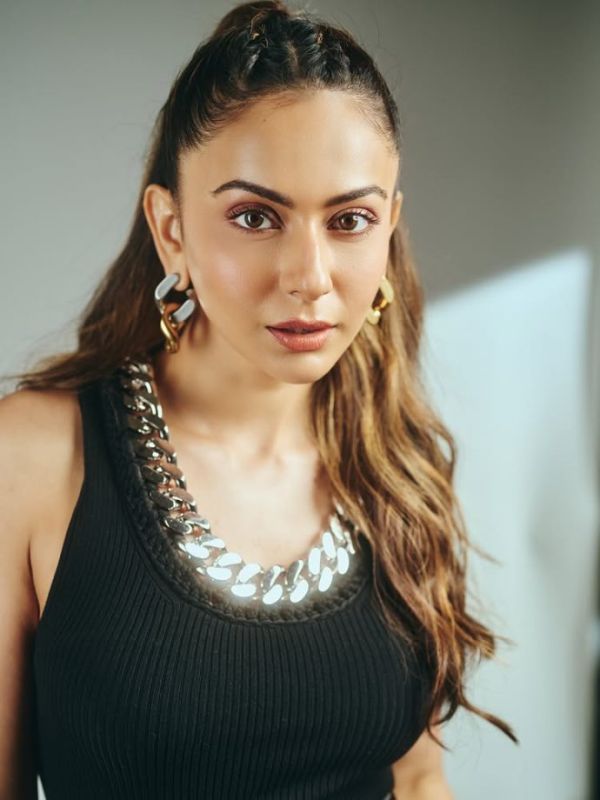 Rakul Preet Singh Keeps It Sharp And Stylish In Relaxed Power Dressing Look 997545