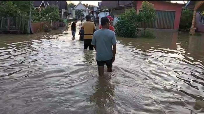 BANJIR- Sebanyak 11 kecamatan di Kabupaten Bungo terimbas banjir akibat meluapnya Sungai Batang Bungo dan Sungai Batang Tebo. Sebanyak lebih dari 22 ribu jiwa terdampak.