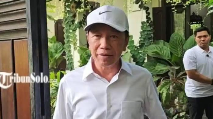 GUGATAN - Mantan Presiden Jokowi saat ditemui di kediaman, Jumat (30/1/2026). Jokowi kembali digugat perdata lantaran tak pernah hadir di sidang dan tak tunjukkan ijazah aslinya.