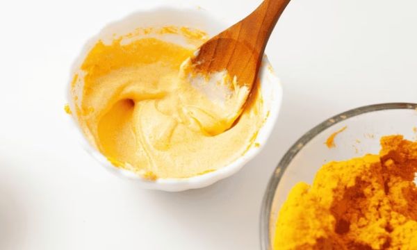 DIY Besan And Curd Face Pack