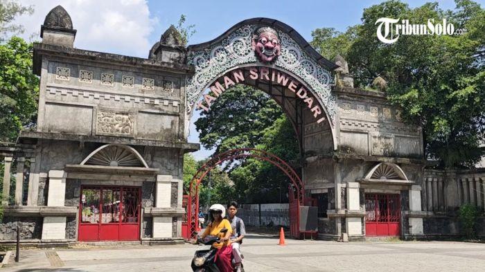 POLEMIK SRIWEDARI - Suasana kawasan Sriwedari Solo, Selasa (12/5/2026). Polemik sengketan Taman Sriwedari kembali mencuat usai pihak ahli waris almarhum KRMT Wiryodiningrat buka suara soal peninjauan yang dilakukan oleh Pemkot Solo bersama Kejaksaan Agung.