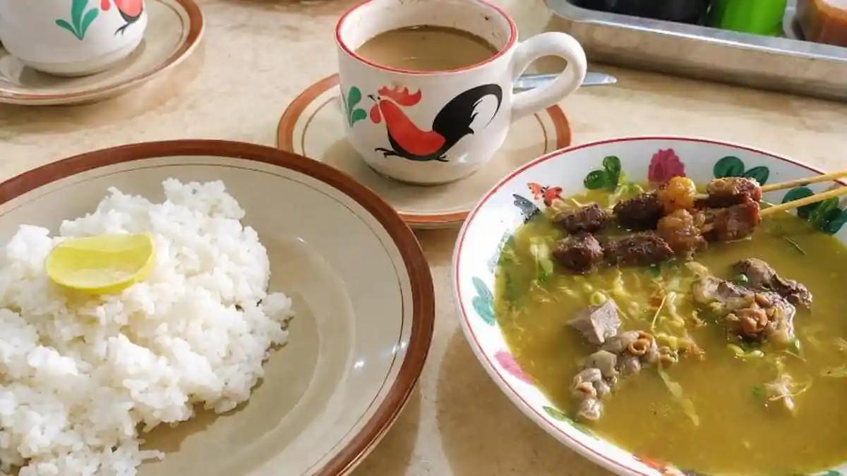 KULINER KLATEN - Soto Becek MBAH SEMAR berlokasi di Jalan Raya Prambanan No.16, Area Sawah, Bugisan, Kec. Prambanan, Kabupaten Klaten, Jawa Tengah.