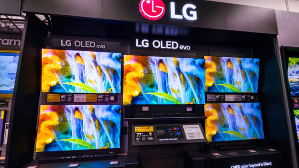 LG TV display at Best Buy, showcasing the LG OLED evo lineup.