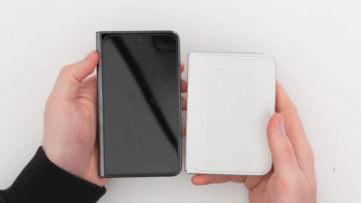 iPhone Ultra dibandingkan dengan Google Pixel Fold
