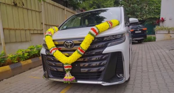 toyota-vellfire