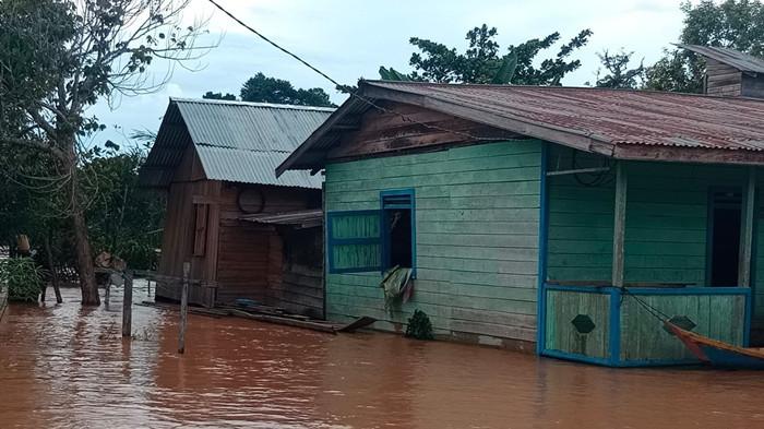 banjir kiriman yang merendam sejumlah wilayah di Kecamatan Lumbis dan sekitarnya