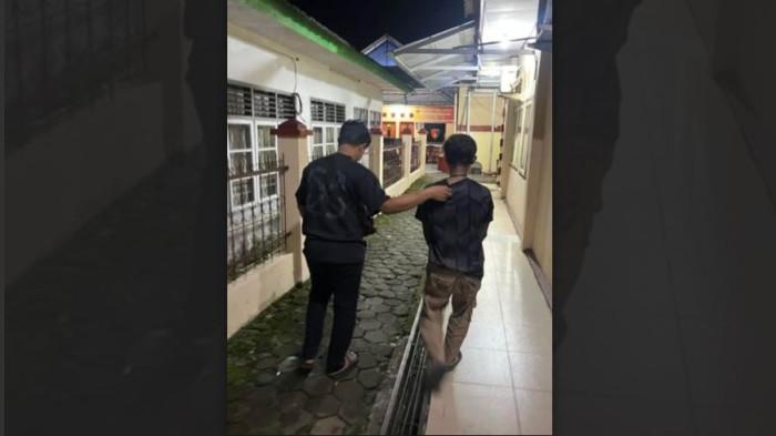 DIAMANKAN - Pelaku pencurian sepeda listrik di kawasan Kebun Handil, Kecamatan Jelutung, Kota Jambi diamankan.
