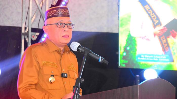 Bupati Gorontalo, Sofyan Puhi, saat berpidato di Gedung Kasmat