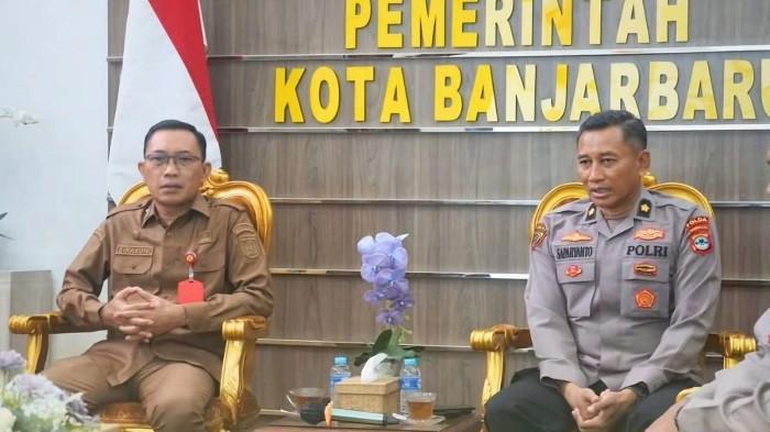 Sekda Sirajoni terima penghargaan Polda Kalsel1