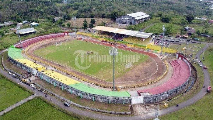 Kondisi Stadion Gelora BJ Habibie (GBH) yang terekam menggunakan kamera drone Tribun Timur, Kecamatan Bacukiki, Kota Parepare, Sulawesi Selatan, Minggu (5/6/2022). Lapangan ini akan digunakan laga uji coba PSM Makassar vs Sulut United pada Senin (6/6/2022). Diketahui Stadion Gelora BJ Habibie Parepare akan diajukan ke PT Liga Indonesia Baru (LIB) sebagai homebase PSM Makassar. Pencahayaan stadion menggunakan lampu bekas dari Stadion Mattoanging, Makassar. (Ist)