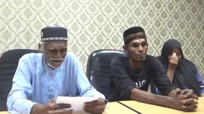 MENANGIS - Ayah driver ojol asal Jambi Muhammad Iqbal yang divonis 2 tahun oleh Mahkamah Agung (MA) menangis.