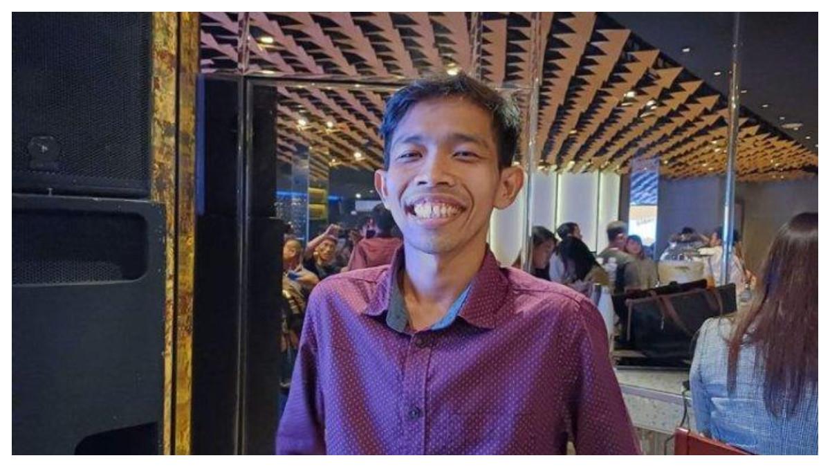 Dede Sunandar menceritakan masa sulitnya di dunia hiburan, sempat ingin mengakhiri hidup karena tabungan yang tersisa hanya Rp8 juta.