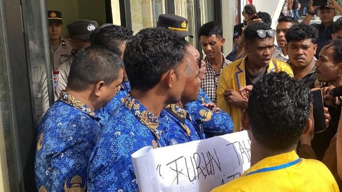 Demo Mahasiswa IAKN Kupang Ricuh 02