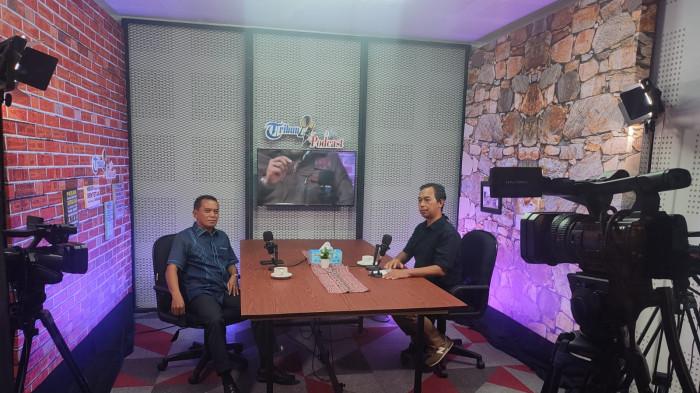 KUNJUNGAN - Anggota DPRD Kota Manado, Yasir Taruk Bua, melakukan kunjungan ke Kantor Tribun Manado dalam rangka mengikuti podcast bersama jajaran redaksi, Rabu (20/5/2026).