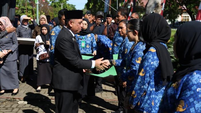 Alhabsyi memberikan penghargaan kepada pelopor penggunaan QRIS dan wajib pajak