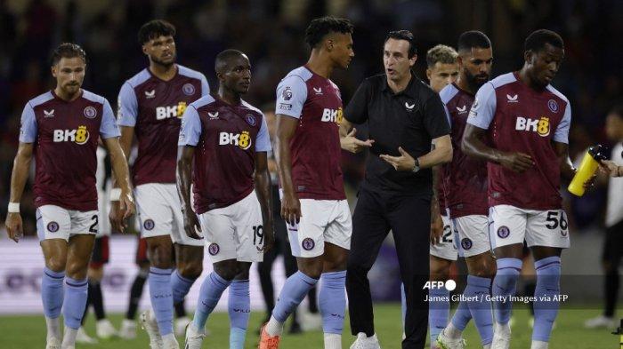 ORLANDO, FLORIDA - 26 JULI: Unai Emery, Manajer Aston Villa, memberikan instruksi tim selama pertandingan Premier League Summer Series antara Aston Villa dan Fulham FC di Stadion Exploria pada 26 Juli 2023 di Orlando, Florida. James Gilbert/Getty Images untuk Liga Premier/AFP
