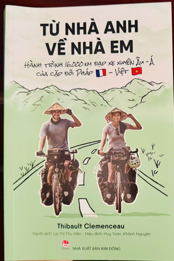 The book From Your House to Yours has 395 pages translated by Lai Thi Thu Hien, edited by Huy Toan and Khanh Nguyen, published by Kim Dong Publishing House. Photo: Tu Lam