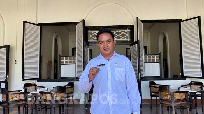 JURU PELIHARA - Ramzi (33 tahun), sang Juru Pelihara Wisma Ranggam atau Pesanggrahan Banka Tin Winning (BTW) di Mentok, Bangka Barat, Rabu (20/5/2026).