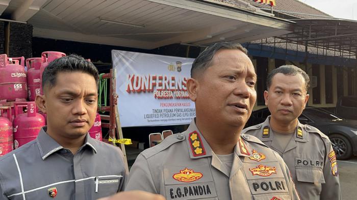 SOAL PELAKU PEMBACOKAN - Kapolresta Yogyakarta Kombes Pol Eva Guna Pandia saat diwawancara awak media, Rabu (20/5/2026).