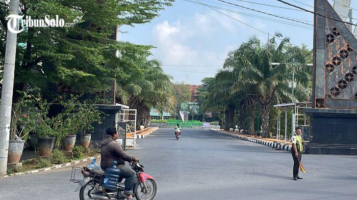 DUGAAN PELECEHAN - Suasana kampus UIN Raden Mas Said Surakarta, Rabu (20/5/2026). Dewan Eksekutif Mahasiswa (DEMA) UIN Raden Mas Said Surakarta menyatakan sikap tegas terkait dugaan pelecehan seksual yang diduga dilakukan seorang oknum dosen terhadap mantan mahasiswi di lingkungan kampus.