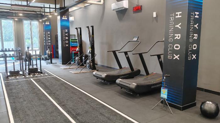 Suasana ruang HYROX di FIT HUB Kemang, Selasa (19/5/2026). FIT HUB resmi menghadirkan HYROX Class pertama mereka di FIT HUB Kemang sebagai bagian dari evolusi konsep gym modern yang lebih holistik dan berbasis komunitas.