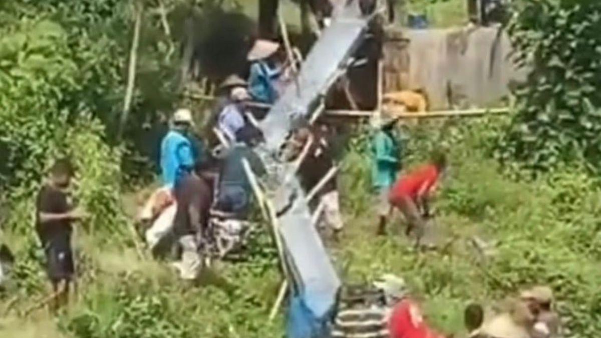 KABAR WONOGIRI - Tangkapan layar video warga menangkap ikan yang di tebar di sungai di Kabupaten Wonogiri.
