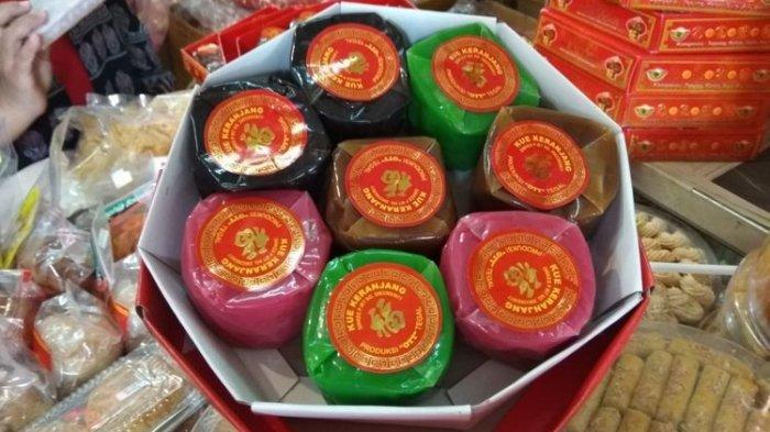 Kue keranjang aneka rasa, jadi ragam jajanan kue khas Imlek yang tersaji di berbagai toko di Suryakencana, Bogor, Sabtu (3/2/2018).