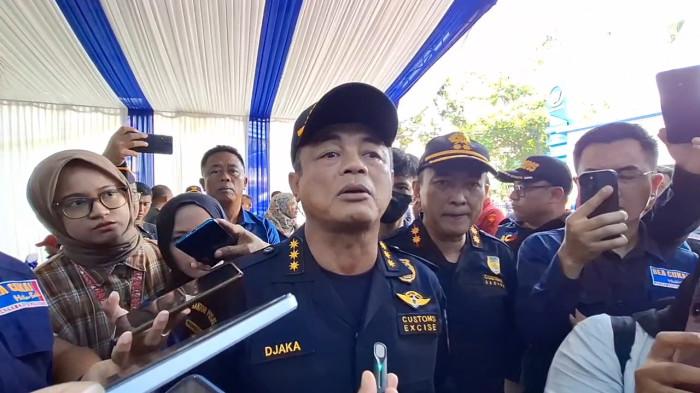 ANCAM BEKUKAN BEA CUKAI - Direktur Jenderal Bea Cukai Djaka Budhi Utama. Dia menilai ancaman Menkeu Purbaya Yudhi Sadewa akan membekukan Bea Cukai jika kinerjanya tak membaik merupakan bentuk koreksi agar institusi yang dipimpinnya terus berbenah.