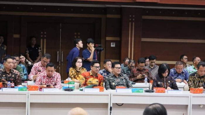 HADIR: Wakil Bupati Bolaang Mongondow, Sulawesi Utara (Sulut) Dony Lumenta, menghadiri agenda strategis Dedicated Team Meeting (DTM) Regional Investor Relations Unit (RIRU) Sulawesi Utara di, Kamis (21/05/2026). Wabup Bolmong Dony Lumenta mengatakan pihaknya selalu membuka lebar investor yang masuk.