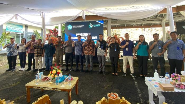 RESMIKAN - RSUD Liung Kendage Tahuna, Sangihe, Sulawesi Utara kini resmi memiliki ruang rawat inap khusus pasien gangguan kejiwaan. Fasilitas bernama Ruang Teratai itu diresmikan langsung oleh Bupati Kepulauan Sangihe, Michael Thungari, didampingi Wakil Bupati Tendris Bulahari, Kamis (21/5/2026).