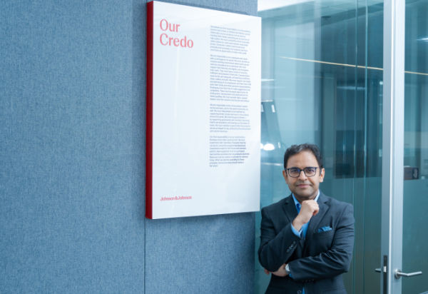 Upendra Patkie, General Manager of Johnson & Johnson Innovative Medicine Vietnam, highlights the companys long-standing commitment to strengthening healthcare systems and capacity building across Vietnam. Photo by Duc Thinh