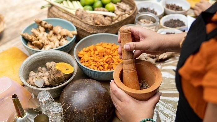 Ilustrasi obat herbal dan jamu.