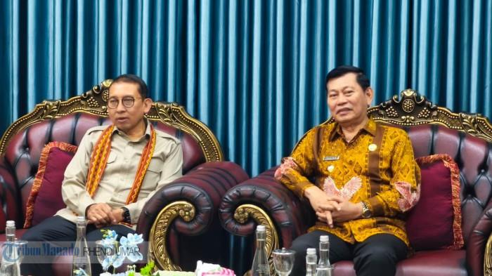 Fadli Zon tiba di Kota Manado, Sulawesi Utara disambut Wakil Gubernur Sulut Victor Mailangkay