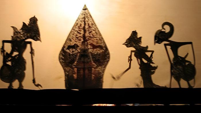 WAYANG KULIT- Ilustrasi pertunjukan wayang kulit yang merupakan bagian dari tradisi masyarakat Jawa.
