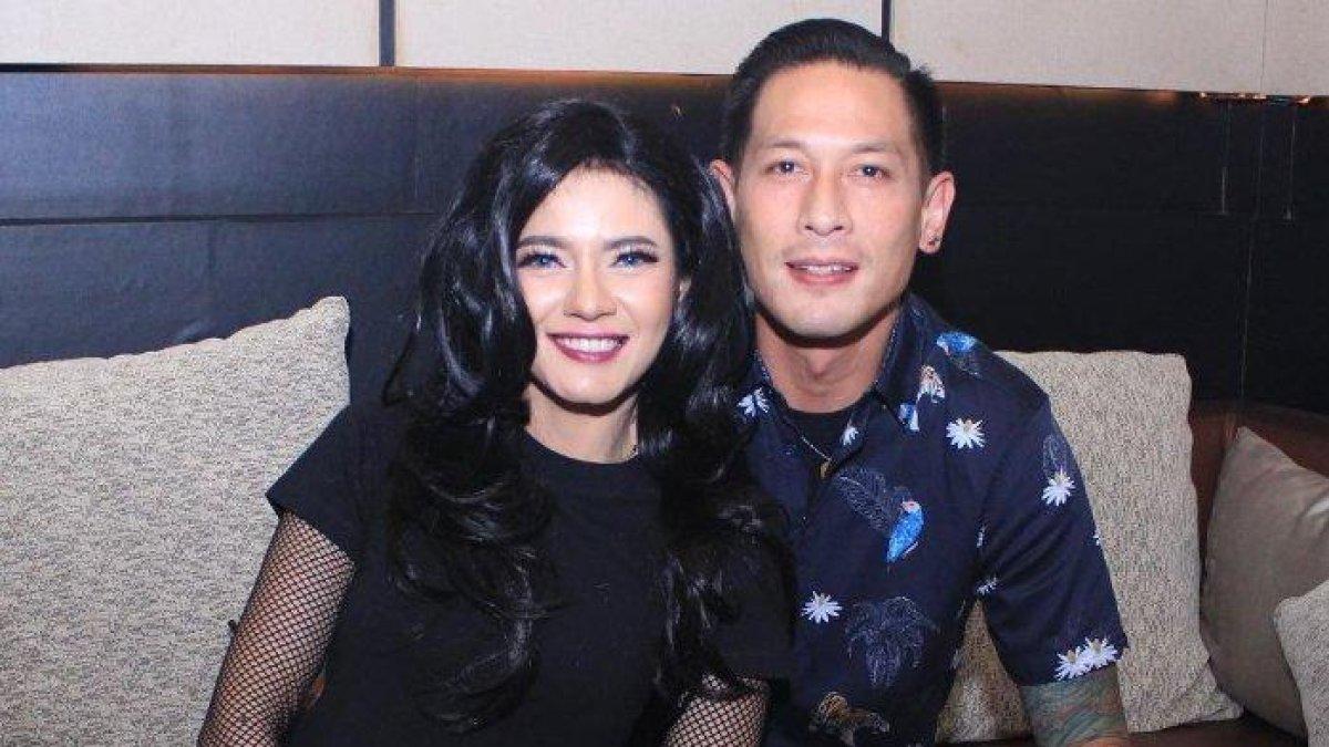 Chef Juna dengan Citra Anidya tetap mesra meski terpaut usia yang cukup jauh