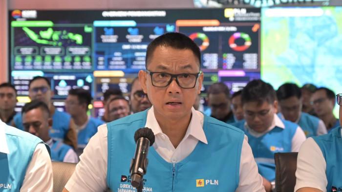 Direktur Utama PLN, Darmawan Prasodjo saat konferensi pers di Kantor Pusat PLN, Sabtu (23/5) mengatakan fokus utama PLN pascagangguan adalah mengoperasikan kembali pembangkit-pembangkit yang sebelumnya terdampak untuk kemudian diselaraskan kembali dengan sistem transmisi yang telah siap.