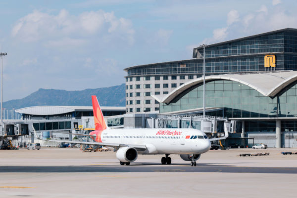 Sun PhuQuoc Airways aircraft at Hong Kong International Airport (China). Photo courtesy of Sun Group