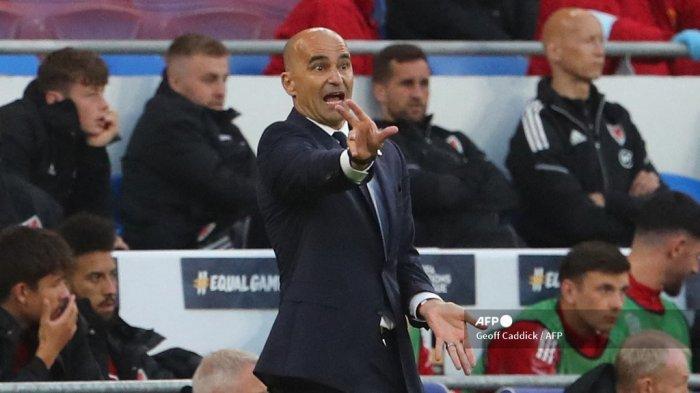 Pelatih kepala Belgia Roberto Martinez memberi isyarat di garis sentuh selama pertandingan sepak bola UEFA Nations League, liga A grup 4 antara Wales dan Belgia di stadion Cardiff City di Cardiff, Wales selatan pada 11 Juni 2022.Geoff Caddick / AFP