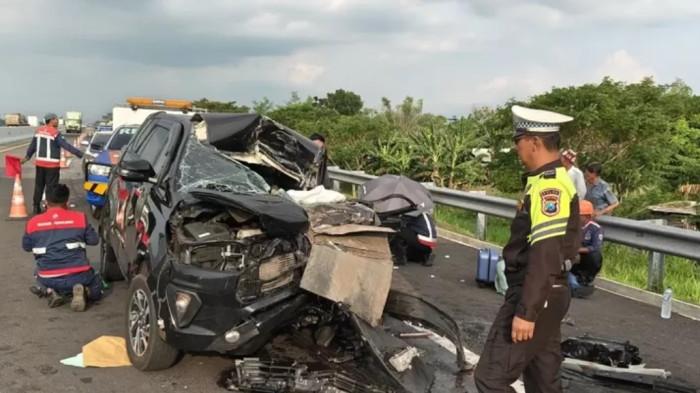 ANGGOTA DPR KECELAKAAN - Rombongan anggota Komisi X DPR RI, Muhammad Hilman Mufidi, atau yang akrab disapa Gus Hilman kecelakan maut di Tol Pasuruan-Probolinggo (Paspro) KM 834 jalur B