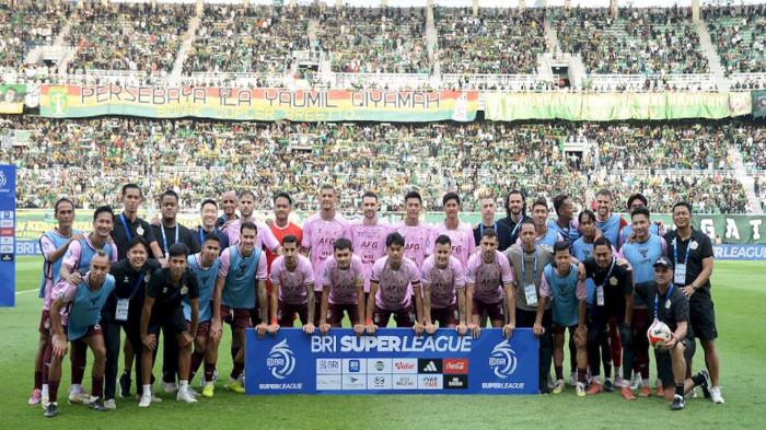PERSIK KEDIRI DI STADION GBT - Pemain Persik Kediri saat pertandingan tandang melawan Persebaya di Stadion Gelora Bung Tomo (GBT) Surabaya, Sabtu (23/5/2026). Pada laga terakhir BRI Super League 2025-2026 ini Persik harus mengakui keunggulan Persebaya dengan skor akhir 5-0.