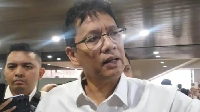 DIKRITIK - Menteri Keuangan Purbaya Yudhi Sadewa menjelaskan tentang kontroversi dihapuskannya jutaan peserta Penerima Bantuan Iuran JKN usai menghadiri rapat kerja dengan Komisi V DPR, Senin (9/2/2026). Purbaya baru-baru ini menuai kritik dari Rocky Gerung hingga netizen TikTok.