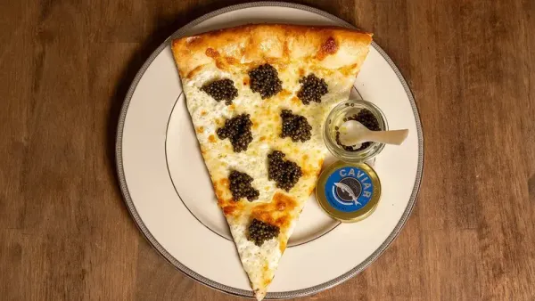 Wow! Pizza Rp1 Juta per Potong Ini Pakai Kaviar dan Adonan 60 Tahun