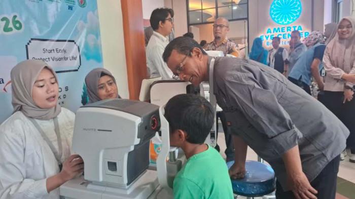 Amerta Eye Center periksa mata anak